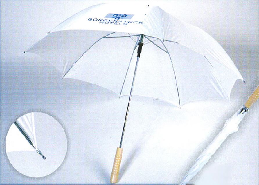 Regenschirm, mit geradem Holzhandgriff, Automatiköffnung, Metallteile verchromt, Bespannung: Hochwertiges Pongee-Material, Masse: 83.5cm lang, Ø103cm